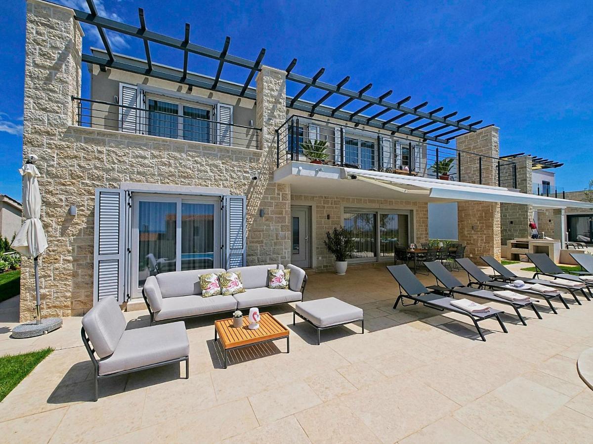 Villa Flamingo Kastelir Exterior photo